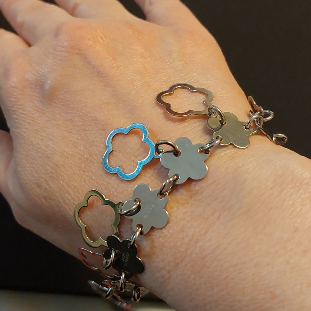 Stainless steel flower charm bracelet 7.5"